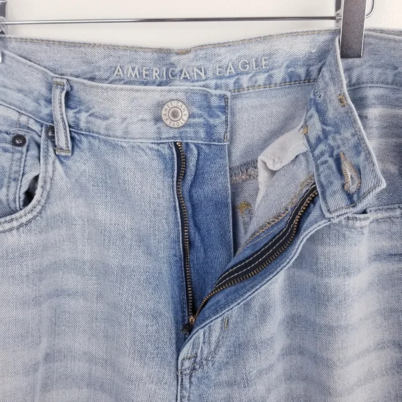American Eagle 90s Boyfriend Light Wash Distressed Jeans size 12 X-Long - Picture 8 of 11